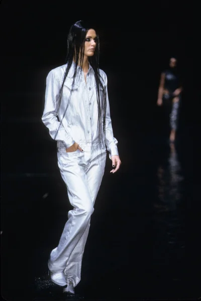 Look 16